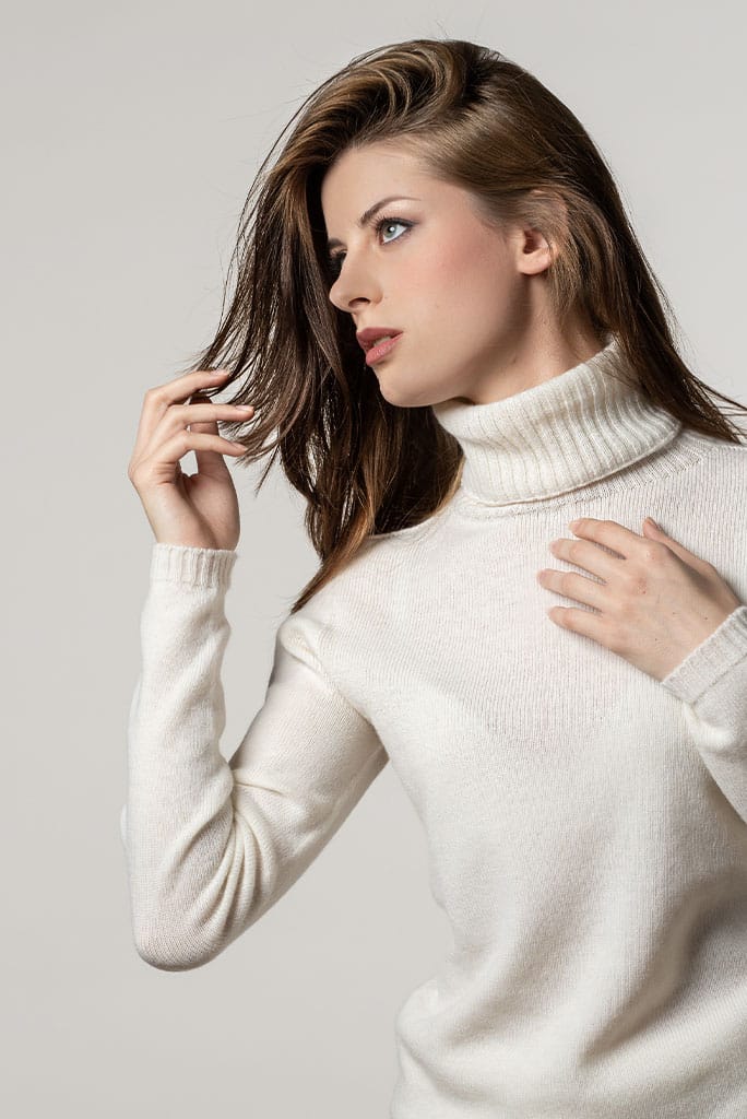 Pinotti cashmere Forte dei Marmi ha affidato a Sinergica la realizzazione di un servizio di moda con una giovane modella che indossa i nuovi capi della collezione