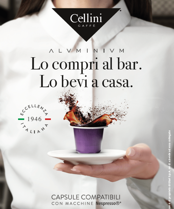 Immagine pubblicitaria ideata da Sinergica che ritrae una cameriera che serve su un tazzina una capsula di Cellini Aluminium