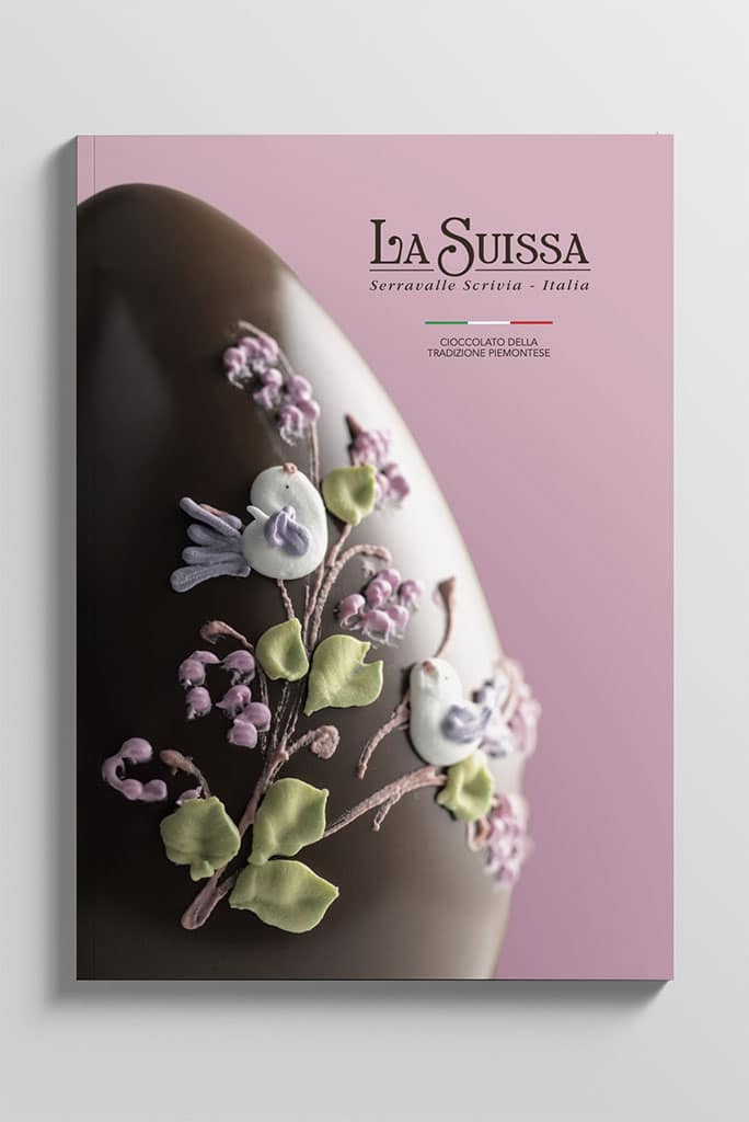 Copertina del catalogo prodotti pasqua dello storico brand La Suissa di Serravalle Scrivia Sinergica ideato da Sinergica.